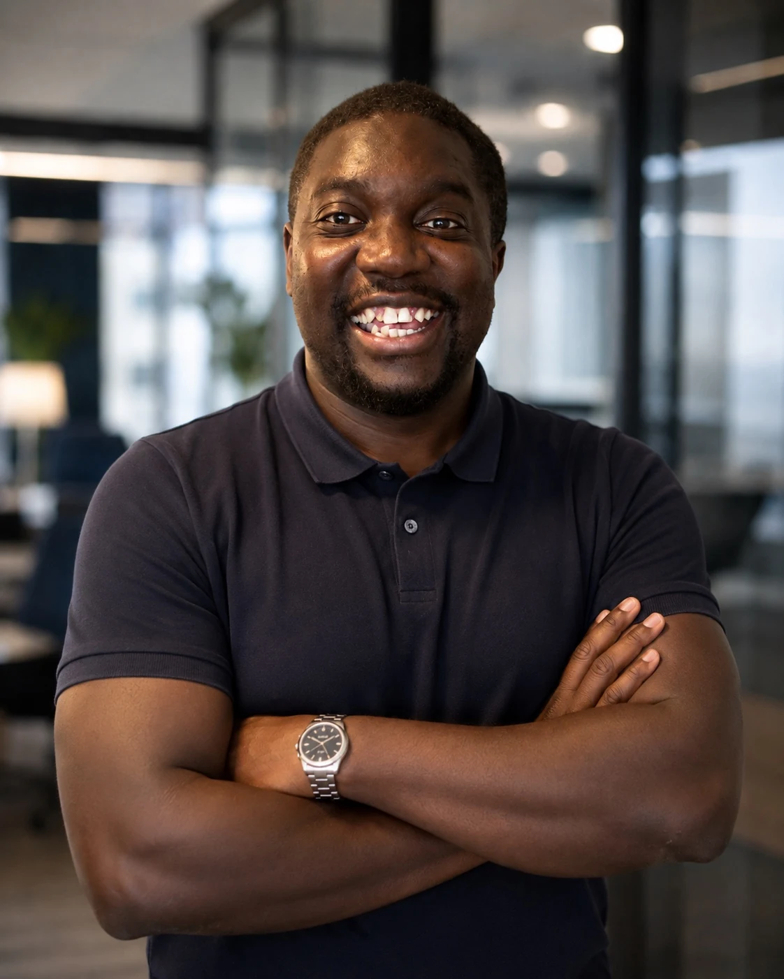 Madicke Gueye, Résilient Voyageur, souriant.